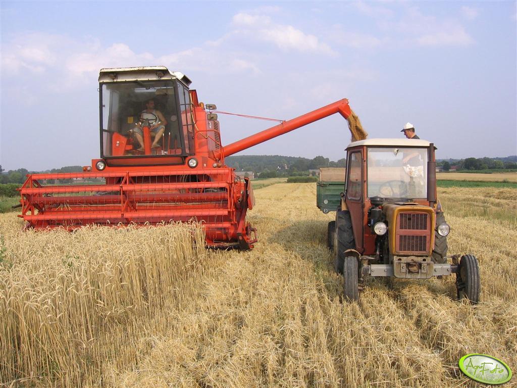 Zdjęcie traktor Ursus C 330 i Bizon 31520 Galeria rolnicza agrofoto