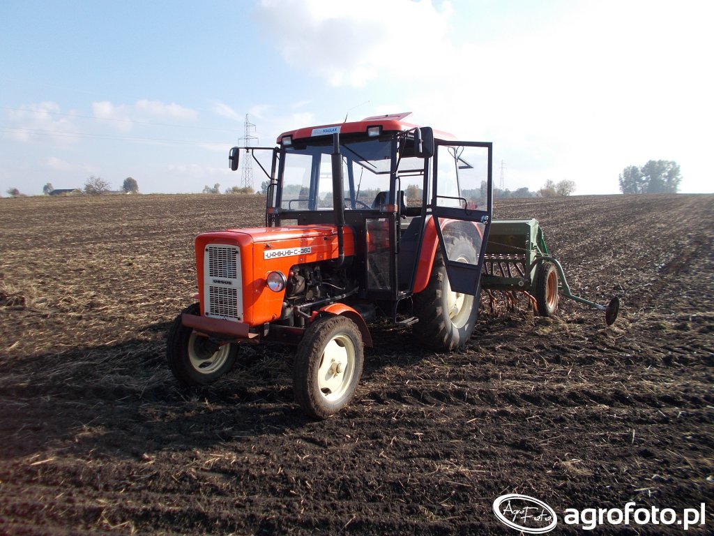 Zdjęcie traktor Ursus C 355 Amazone 610344 Galeria rolnicza agrofoto