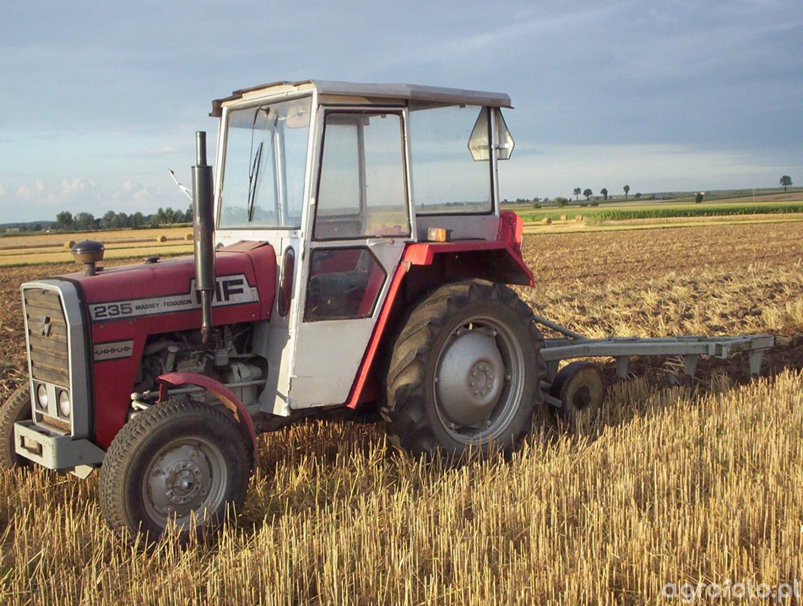 Foto ciągnik MF 235 447896 Galeria rolnicza agrofoto