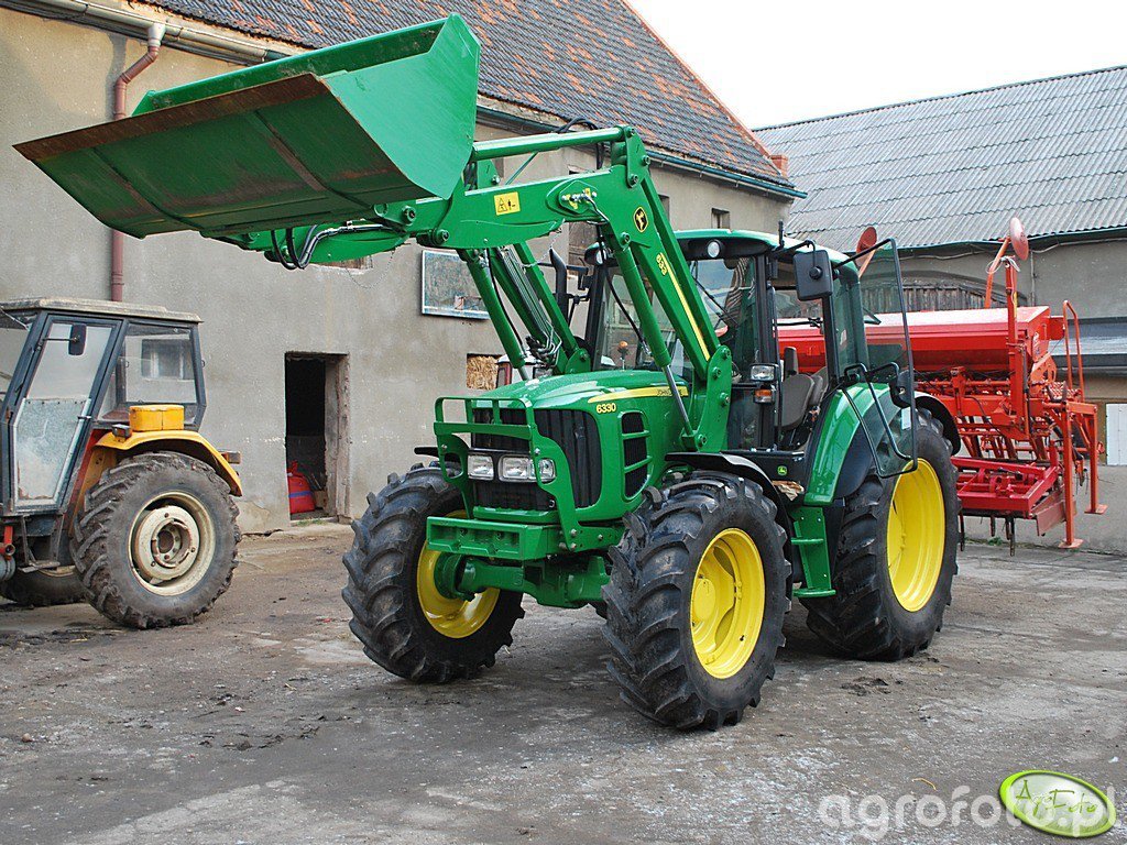 Fotografia traktor John Deere 6330 ładowacz 633 agregat uprawowo