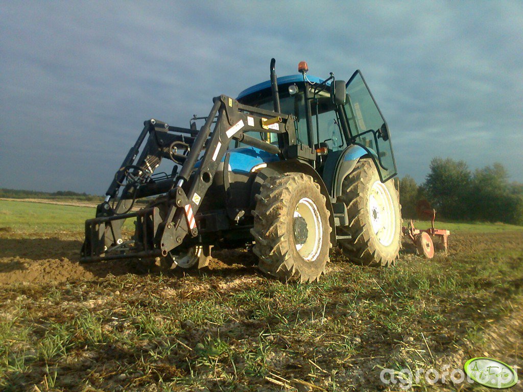 Foto Traktor New Holland TD80D 312089 Galeria Rolnicza Agrofoto