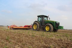 JD 8335 R oraz Vaderstad Carrier