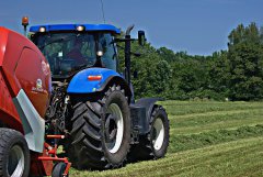 New Holland T6020 + Lely Welger RP245