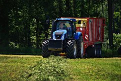 New Holland T8.390 + Pöttinger Jumbo 10010 Combiline