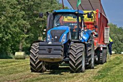 New Holland T8.390 + Pöttinger Jumbo 10010 Combiline