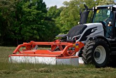 Valtra T174 + Kuhn