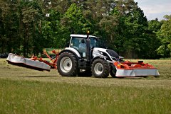 Valtra T174 + Kuhn