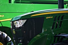 John Deere 6195M