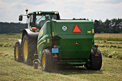 John Deere 6120M + John Deere F440M