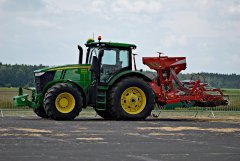 John Deere 7230R + Kverneland Accord s-drill PRO