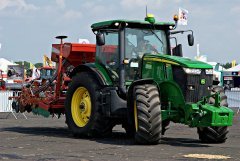 John Deere 7230R + Kverneland Accord s-drill PRO