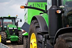 John Deere + Unia