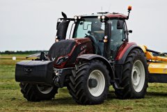 Valtra T214