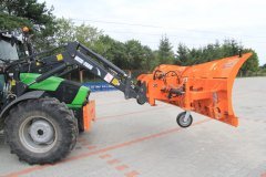 Pług odśnieżny AlpS na ładowaczu czołowym