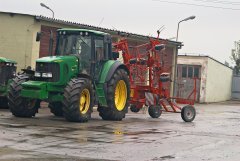 John Deere 6820