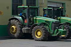 John Deere 8320