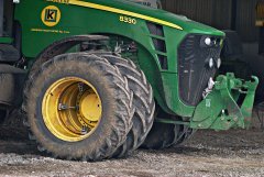 John Deere 8330