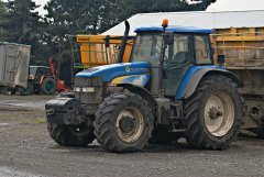 New Holland TM175