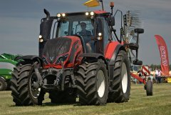 Valtra T144