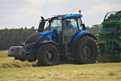 Valtra T174 + McHale Fusion Vario