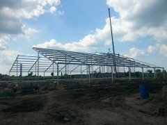 Budowa obory wolnostanowiskowej