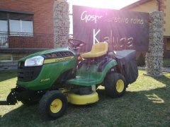 John Deere x135R w ogródku