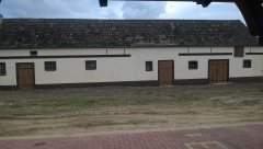 Obora, chlew i stajnia.
