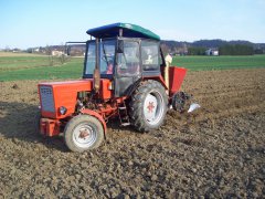 T25A2 + sadzarka Akpil