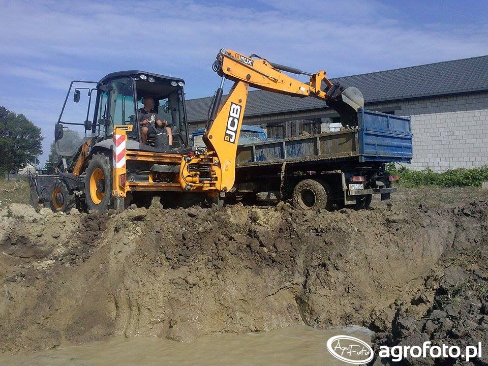 Jcb 3CX - fotka ładowarki id:593808 - Galeria rolnicza agrofoto