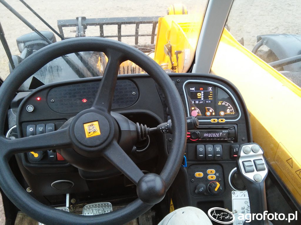 Приборная панель jcb. JCB 530-70 кабина. JCB 560-80. JCB 541-70 кабина. JCB 560-80 кабина.