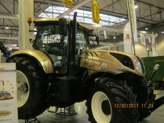 New Holland t7. 260