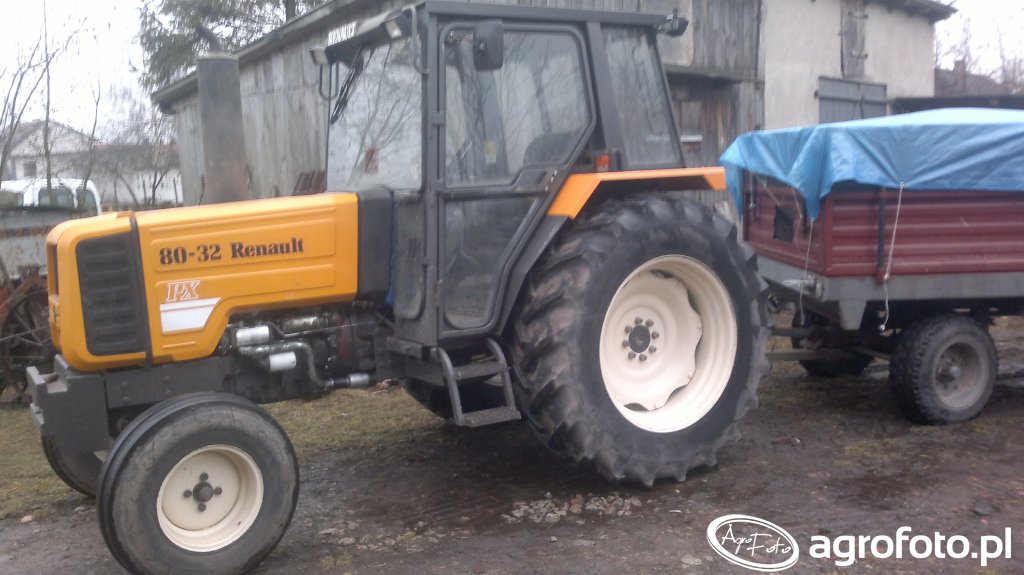 Obraz Ciagnik Renault 80-32 Px 93' 75 Km #628035 - Galeria Rolnicza Agrofoto