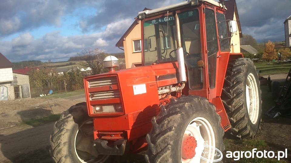 Fotografia traktor Rrenault 666870 Galeria rolnicza