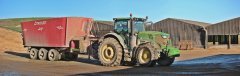 Trioliet Solomix 3-4600 i John Deere 6215R
