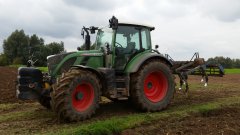 Fendt i gruber.