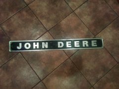 Aluminiowy napis John Deere