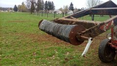 Zwijacz do drutu pastuchowego na ładowaczu.