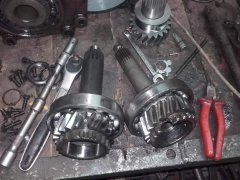 Wałki skrzyni biegów C-385