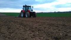 Steyr Profi 4110CVT i Kuhn Planter