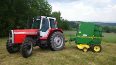 Massey Ferguson 698 i John Deere 570