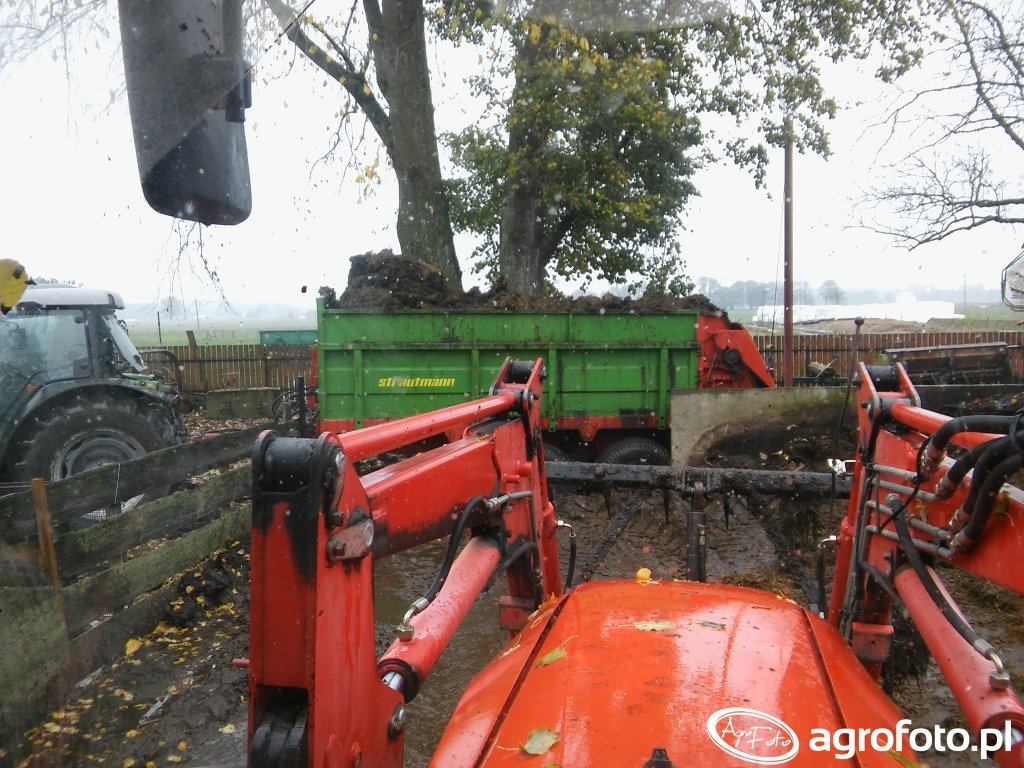 Deutz-Fahr Agrofarm 430 & Rozrzutnik Strautmann & Zetor