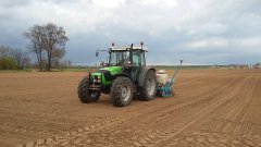 Deutz-Fahr Agrofarm 85 & Monosem NG4 Plus