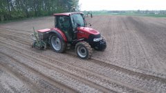 Case Farmall 65C i Kuhn Planter