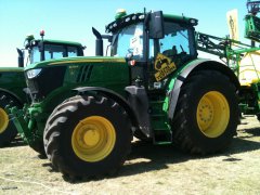 John Deere 6215r