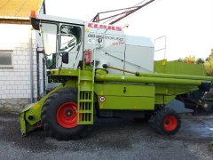 Claas Dominator 150