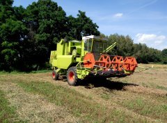 Claas Dominator 85