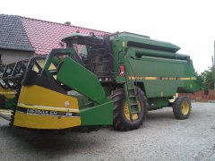 John Deere 2056