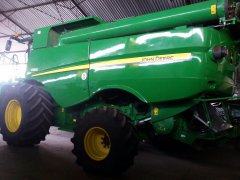 John Deere S680