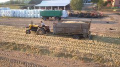 Ursus C-330 i Rozrzutnik