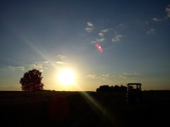 Ursus c-330 o zachodzie słońca